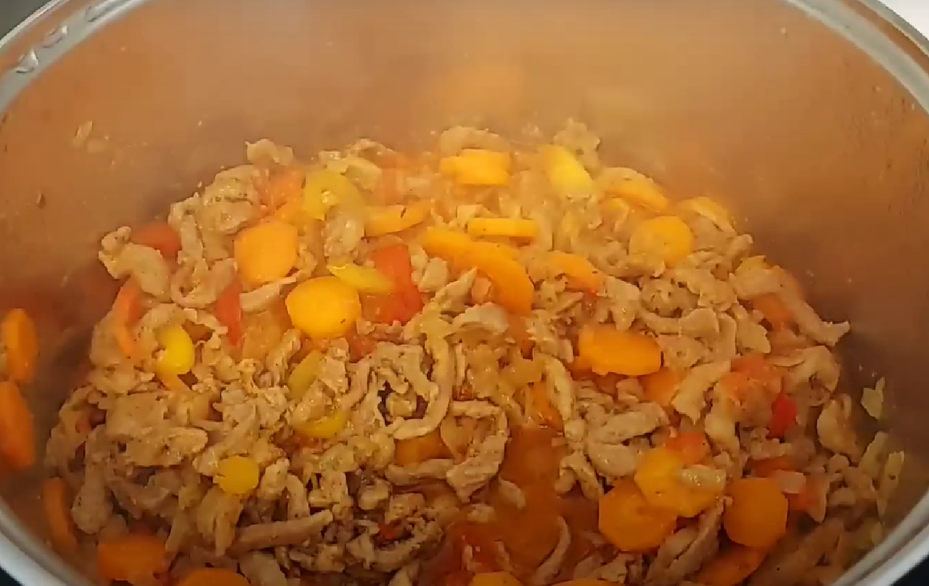 Сытный обед из простых продуктов: рецепт закарпатского гуляша с фасолью